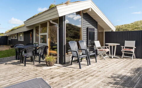Madita - 310M from the Sea: Hout, Dak, Verblijf, Huis, Siding, Schaduw, Hardwood, Plank, Veranda, Toevlucht