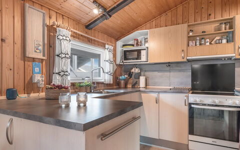 Madita - 310M from the Sea: Hout, Keuken, Major Appliance, Countertop, Huis, Gootsteen, Toestel Van De Keuken, Loodgieterswerkinrichting, Verblijf, Wastafel