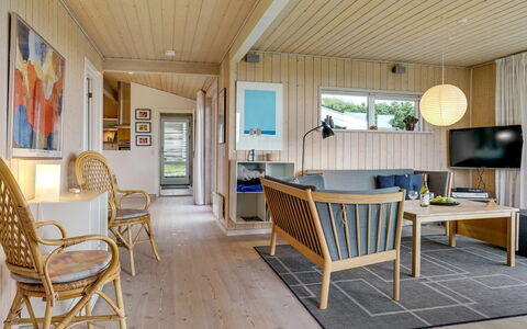 Josten - 500M from the Sea: Interieur Ontwerp, Meubilair, Hout, Flooring, Plafond, Verdieping, Huis, Woonkamer, Houten Vloer, Tafel