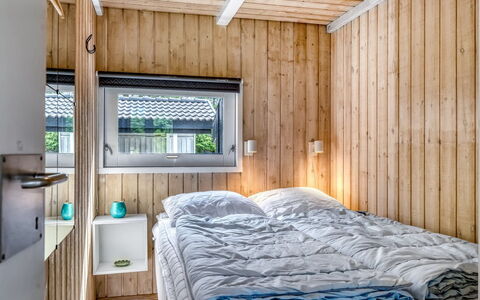 Immi - 1.5Km from the Sea: Hout, Plank, Slaapkamer, Hardwood, Beits, Blokhut, Ontwerp, Bed, Bedding