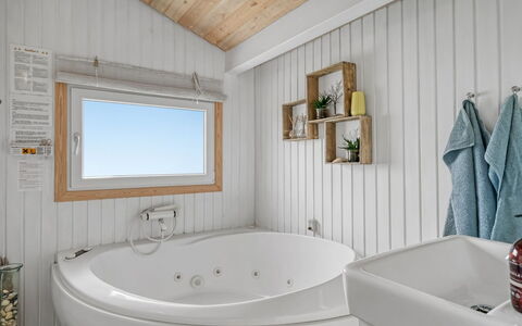 Rosemari - 260M from the Sea: Huis, Huis, Deur, Dak, Verblijf, Landgoed, Tuin, Schaduw, Siding, Werf