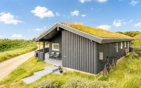 Rosemari - 260M from the Sea: Huis, Huis, Deur, Dak, Verblijf, Landgoed, Tuin, Schaduw, Siding, Werf