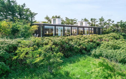 Wuantekica - 410M from the Sea: Flooring, Muur, Verdieping, Interieur Ontwerp, Hout, Plafond, Houten Vloer, Verlichting, Meubilair, Laminaatvloer