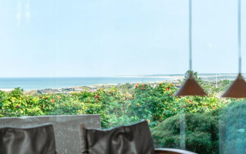 Wuantekica - 410M from the Sea: Flooring, Muur, Verdieping, Interieur Ontwerp, Hout, Plafond, Houten Vloer, Verlichting, Meubilair, Laminaatvloer