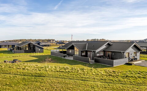 Antina - 400M from the Sea: Dak, Land Lot, Verblijf, Huis, Landelijk Gebied, Schuur, Siding, Garden Gebouwen, Blokhut, Hut
