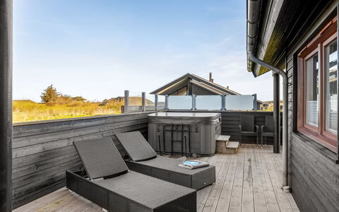Antina - 400M from the Sea: Dak, Land Lot, Verblijf, Huis, Landelijk Gebied, Schuur, Siding, Garden Gebouwen, Blokhut, Hut