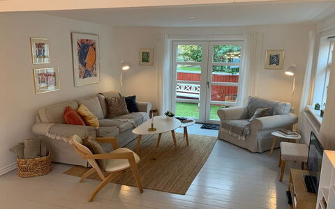 Huanca - 900M from the Sea: Meubilair, Interieur Ontwerp, Flooring, Bankstel, Verdieping, Woonkamer, Hout, Kamer, Houten Vloer, Plafond