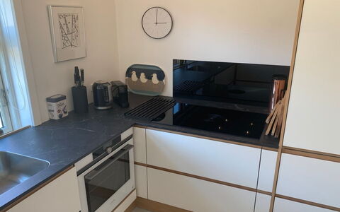 Huanca - 900M from the Sea: Keuken, Toestel Van De Keuken, Countertop, Major Appliance, Flooring, Hout, Fornuis, Huishoudapparatuur, Cabinetry, Interieur Ontwerp
