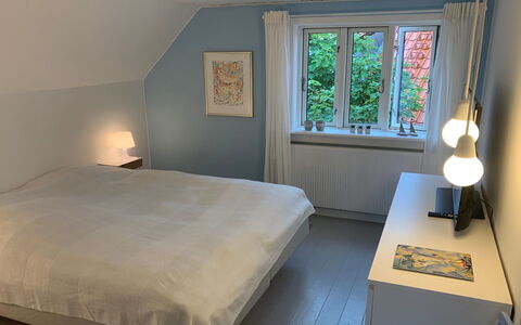 Huanca - 900M from the Sea: Bed, Slaapkamer, Laken, Bedding, Interieur Ontwerp, Verdieping, Meubilair, Flooring, Linens, Textiel