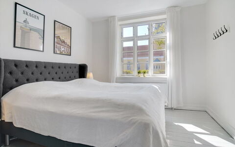 Tobias - 800M from the Sea: Bed, Meubilair, Slaapkamer, Bedding, Interieur Ontwerp, Laken, Linens, Bed Frame, Kussen Gooien, Kamer