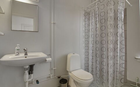Gyrth - 250M from the Sea: Meubilair, Interieur Ontwerp, Stoel, Flooring, Tafel, Toevlucht, Verdieping, Plafond, Kamer, Eco Hotel