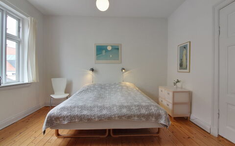 Gyrth - 250M from the Sea: Meubilair, Interieur Ontwerp, Stoel, Flooring, Tafel, Toevlucht, Verdieping, Plafond, Kamer, Eco Hotel