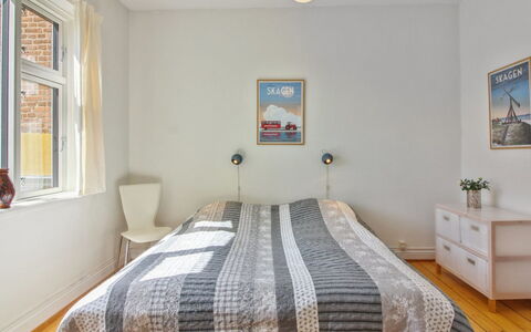 Gyrth - 250M from the Sea: Meubilair, Interieur Ontwerp, Stoel, Flooring, Tafel, Toevlucht, Verdieping, Plafond, Kamer, Eco Hotel