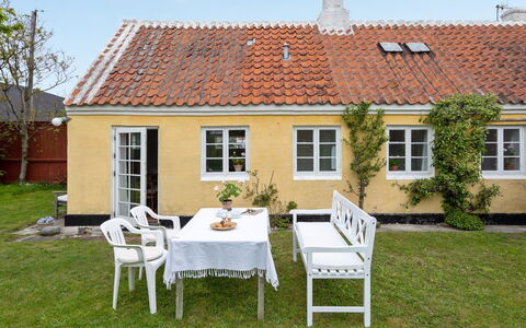 Helny - 300M from the Sea: Huis, Verblijf, Land Lot, Huis, Dak, Deur, Tuin, Werf, Boerderij, Gazon