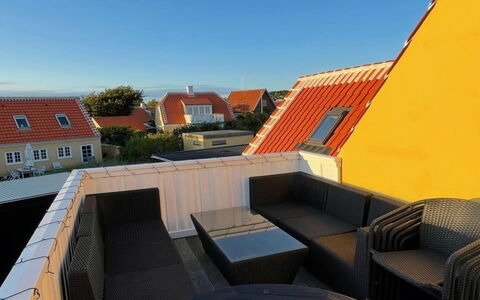 Jarkko - 200M from the Sea: Plafond, Flooring, Interieur Ontwerp, Verdieping, Samengesteld Materiaal, Meubilair, Toevlucht, Hotel, Ontwerp, Daylighting
