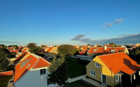 Jarkko - 200M from the Sea: Plafond, Flooring, Interieur Ontwerp, Verdieping, Samengesteld Materiaal, Meubilair, Toevlucht, Hotel, Ontwerp, Daylighting