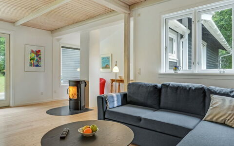 Sverkel - 700M from the Sea: Flooring, Interieur Ontwerp, Meubilair, Verdieping, Hout, Plafond, Houten Vloer, Kamer, Woonkamer, Bankstel
