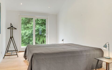 Sverkel - 700M from the Sea: Meubilair, Interieur Ontwerp, Flooring, Slaapkamer, Verdieping, Bed, Houten Vloer, Hout, Plafond, Huis