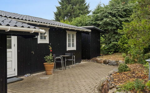 Ylermi - 1.5Km from the Sea: Struik, Huis, Deur, Huis, Dak, Verblijf, Tuin, Backyard, Werf, Schaduw