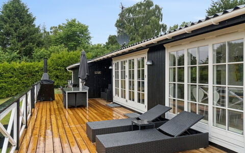 Ylermi - 1.5Km from the Sea: Hout, Dek, Meubilair, Buitenmeubels, Veranda, Schaduw, Hardwood, Patio, Werf, Plank