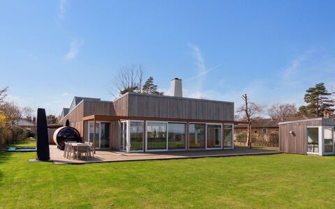 Vanta - 10M from the Sea: Dak, Land Lot, Verblijf, Huis, Landelijk Gebied, Schuur, Siding, Garden Gebouwen, Blokhut, Hut