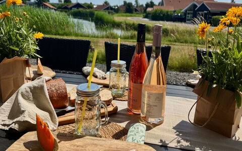 Domi - 1.2Km from the Sea: Fles, Tableware, Glazen Fles, Drinkware, Mand, Voedsel, Wijnfles, Wijn