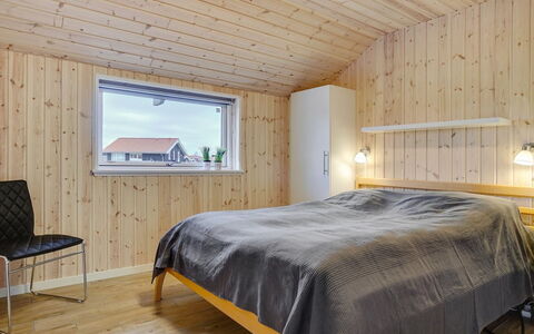 Domi - 1.2Km from the Sea: Hout, Plafond, Interieur Ontwerp, Flooring, Verdieping, Slaapkamer, Kamer, Huis, Lichte Inrichting, Bed