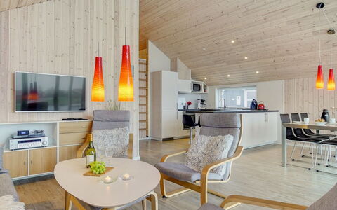 Domi - 1.2Km from the Sea: Hout, Interieur Ontwerp, Plafond, Flooring, Meubilair, Lichte Inrichting, Woonkamer, Huis, Verdieping, Kamer