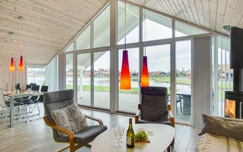 Domi - 1.2Km from the Sea: Huis, Verblijf, Siding, Schaduw, Hardwood, Veranda, Daylighting, Werf, Beits, Garden Gebouwen