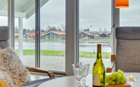 Domi - 1.2Km from the Sea: Hout, Huis, Meubilair, Stoel, Beits, Schaduw, Veranda, Glas, Patio, Werf