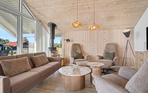 Domi - 1.2Km from the Sea: Hout, Flooring, Plafond, Interieur Ontwerp, Verdieping, Houten Vloer, Meubilair, Huis, Woonkamer, Bankstel