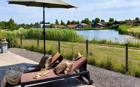 Domi - 1.2Km from the Sea: Buitenmeubels, Schaduw, Tuin, Landscaping, Ontwerp, Paraplu, Stoel, Outdoor Structuur, Ligstoel