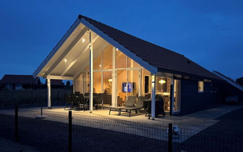 Domi - 1.2Km from the Sea: Dak, Architectuur, Huis, Huis, Verblijf, Schaduw, Siding, Landgoed, Ontwerp, Veranda