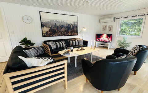 Kalevi - 900M from the Sea: Dak, Huis, Huis, Verblijf, Deur, Siding, Dek, Veranda, Plank, Hardwood