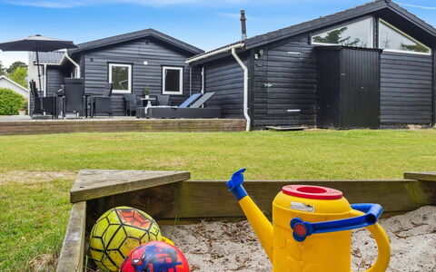 Kalevi - 900M from the Sea: Dak, Huis, Huis, Verblijf, Deur, Siding, Dek, Veranda, Plank, Hardwood