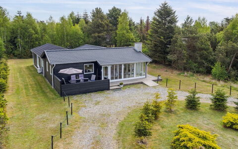 Kalevi - 900M from the Sea: Dak, Huis, Huis, Verblijf, Deur, Siding, Dek, Veranda, Plank, Hardwood