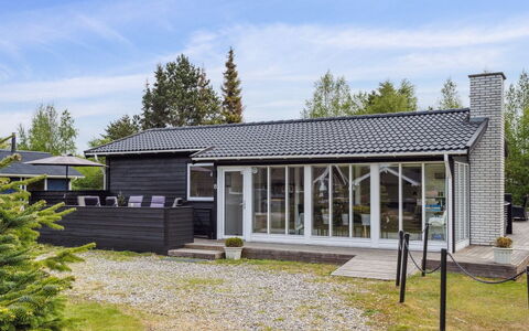 Kalevi - 900M from the Sea: Dak, Huis, Huis, Verblijf, Deur, Siding, Dek, Veranda, Plank, Hardwood