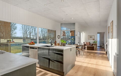 Vanna - 1.2Km from the Sea: Flooring, Hout, Plafond, Verdieping, Keuken, Interieur Ontwerp, Houten Vloer, Countertop, Meubilair, Huis