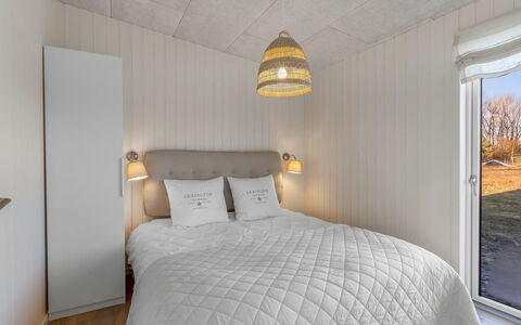 Vanna - 1.2Km from the Sea: Slaapkamer, Bed, Interieur Ontwerp, Hout, Bedding, Laken, Plafond, Flooring, Meubilair, Verdieping