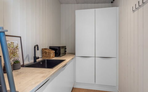 Vanna - 1.2Km from the Sea: Keuken, Hout, Countertop, Major Appliance, Toestel Van De Keuken, Flooring, Interieur Ontwerp, Verdieping, Cabinetry, Meubilair