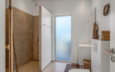 Vanna - 1.2Km from the Sea
