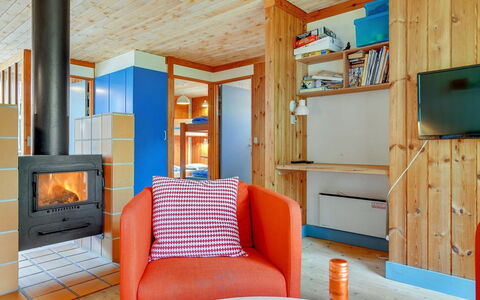 Bennek - 200M from the Sea: Dak, Huis, Huis, Verblijf, Deur, Siding, Dek, Veranda, Plank, Hardwood