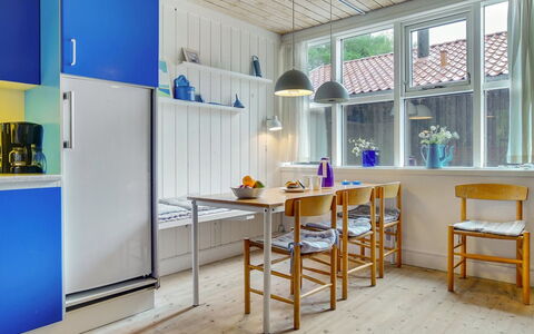 Bennek - 200M from the Sea: Dak, Huis, Huis, Verblijf, Deur, Siding, Dek, Veranda, Plank, Hardwood