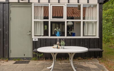 Bennek - 200M from the Sea