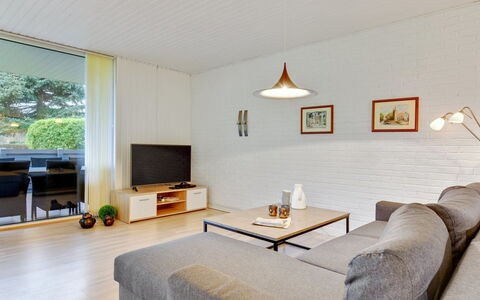 Umen - 300M from the Sea: Dak, Huis, Huis, Verblijf, Deur, Siding, Dek, Veranda, Plank, Hardwood
