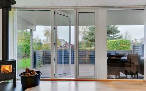 Umen - 300M from the Sea: Dak, Huis, Huis, Verblijf, Deur, Siding, Dek, Veranda, Plank, Hardwood