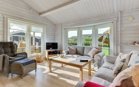 Ruusu - 300M from the Sea: Appartement, Schaduw, Balkon, Stoel, Hek, Buitenmeubels, Aluminium, Kunstgras