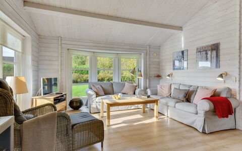 Ruusu - 300M from the Sea: Appartement, Schaduw, Balkon, Stoel, Hek, Buitenmeubels, Aluminium, Kunstgras