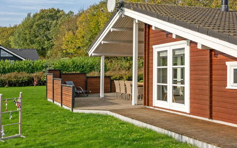 Ruusu - 300M from the Sea: Appartement, Schaduw, Balkon, Stoel, Hek, Buitenmeubels, Aluminium, Kunstgras