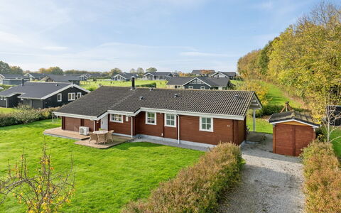 Ruusu - 300M from the Sea: Appartement, Schaduw, Balkon, Stoel, Hek, Buitenmeubels, Aluminium, Kunstgras